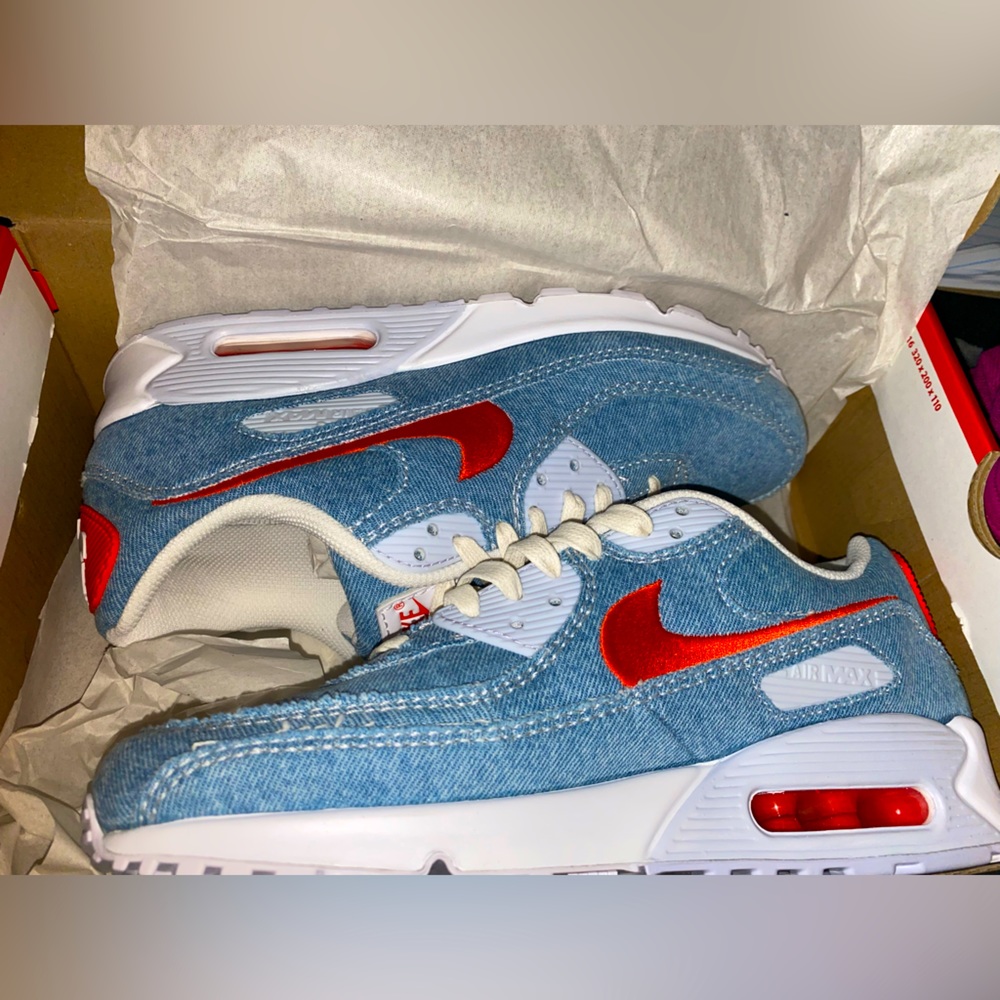 Brand new Nike Air Max 90. Box included. Size 8 men’s and 9.5 women’s